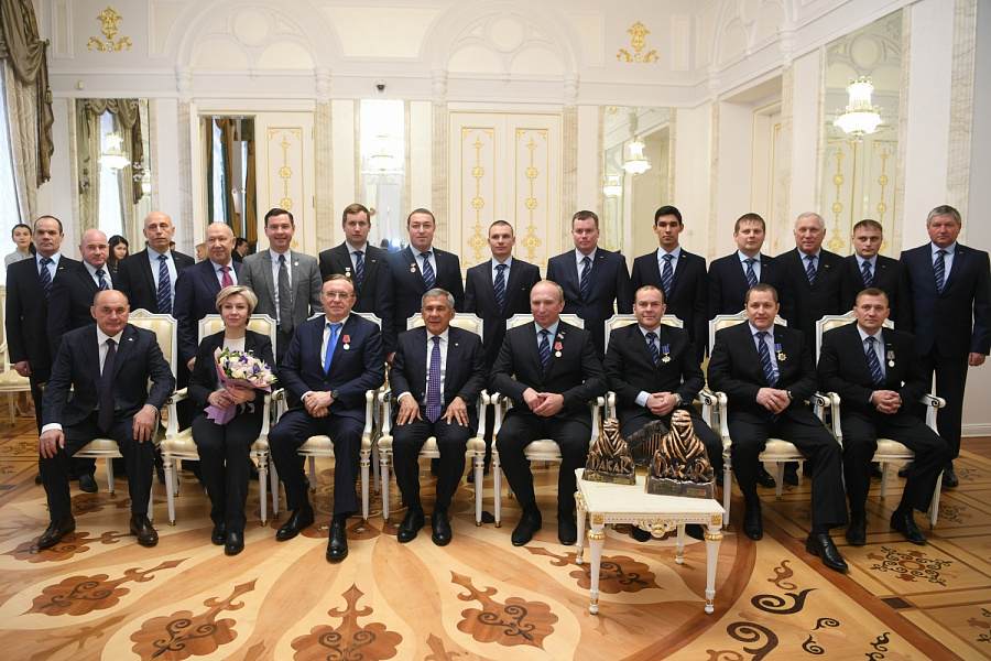 Президент Татарстана наградил команду «КАМАЗ-мастер»